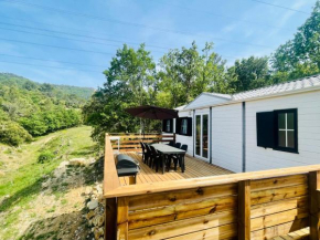 Charmant Chalet avec terrasse et accès piscine.